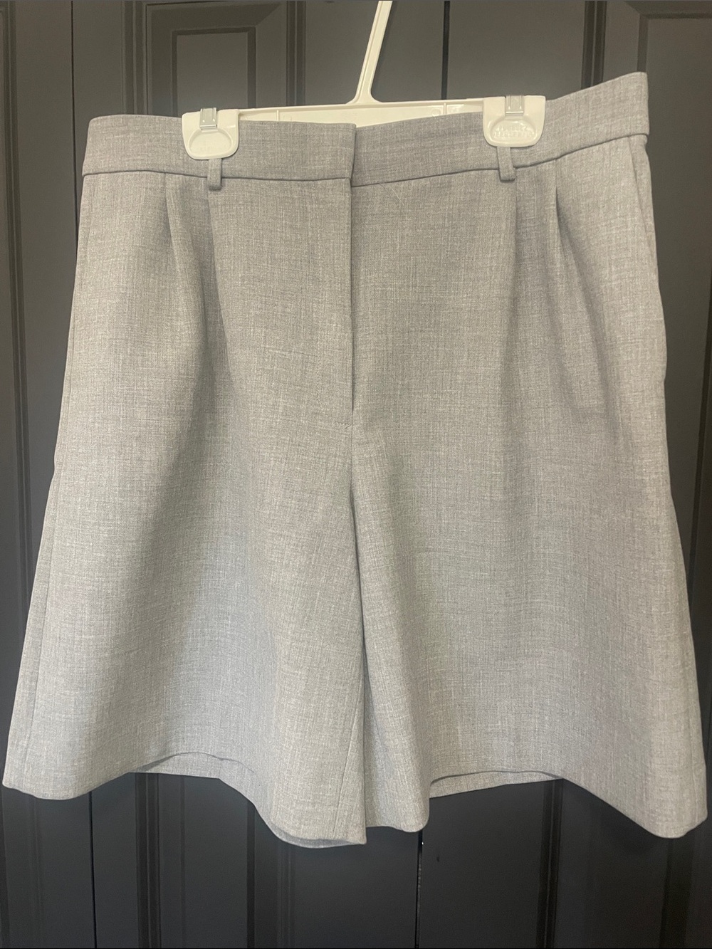 Babaton by Arizia Mid thigh pleated Gray Tailored Shorts